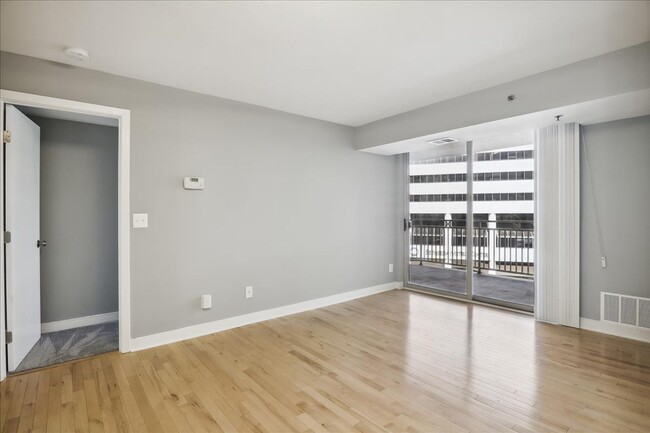 Building Photo - Luxury Building - 6th Floor - 1/1 with a b...