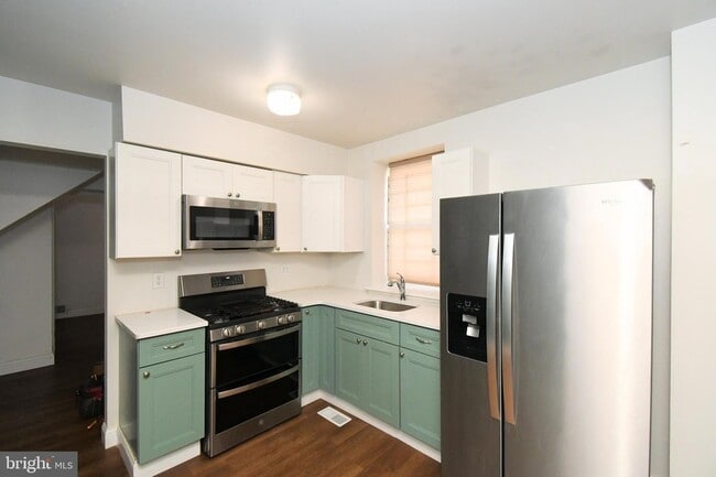 Building Photo - 1554 N Lawrence St
