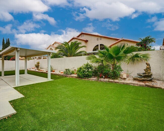 Building Photo - Spacious 5-Bedroom Retreat with Dual Firep...