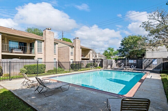 Building Photo - 700 Thicket Ln