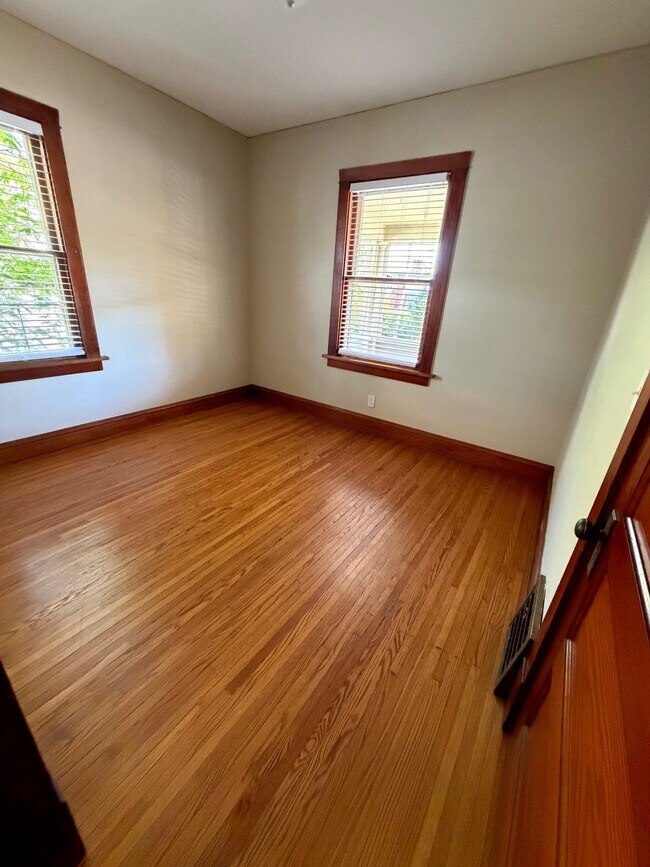 Building Photo - 222 State St