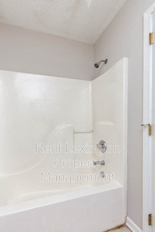 Building Photo - 300 Elkchester Cir