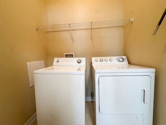 Building Photo - 10561 Villa View Cir