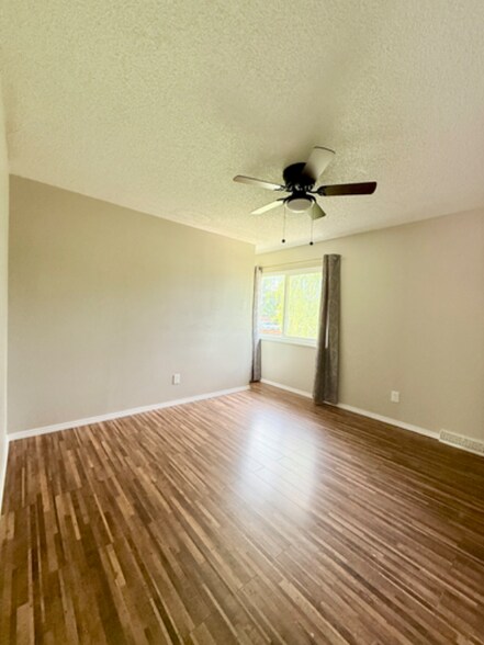 Building Photo - 1601 27th Ave