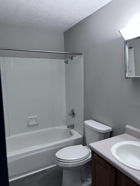 Building Photo - 911 W McKay Rd