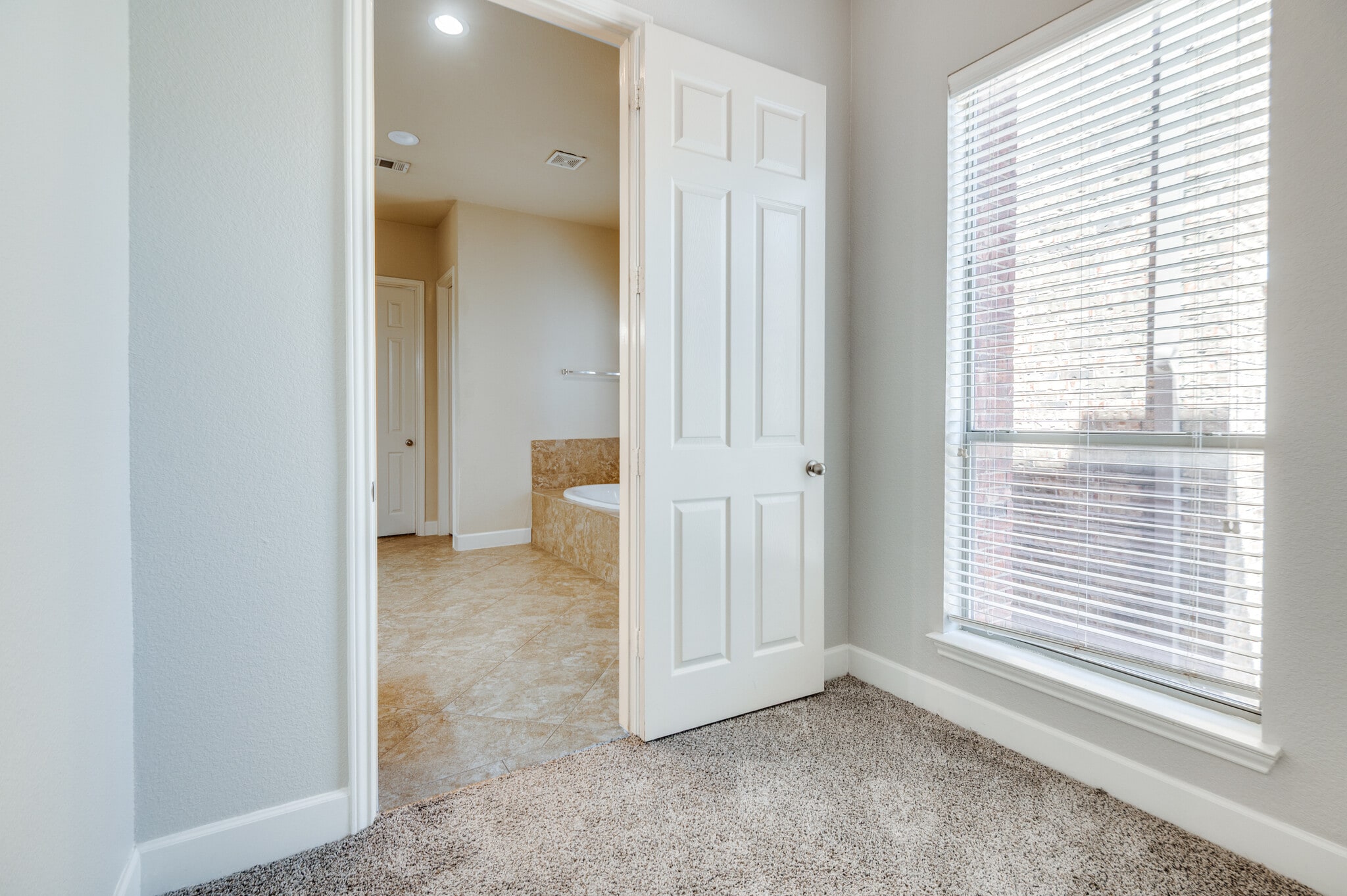 Building Photo - 909 City Side Ln