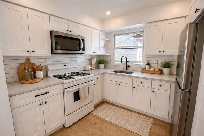 Building Photo - 640 38th St