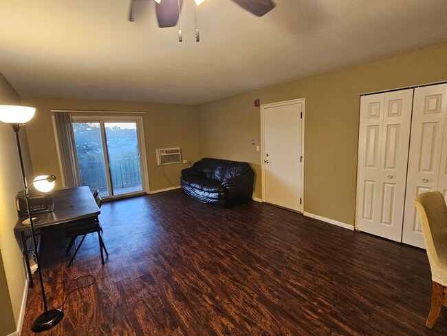 Building Photo - 737 Lippert Ln