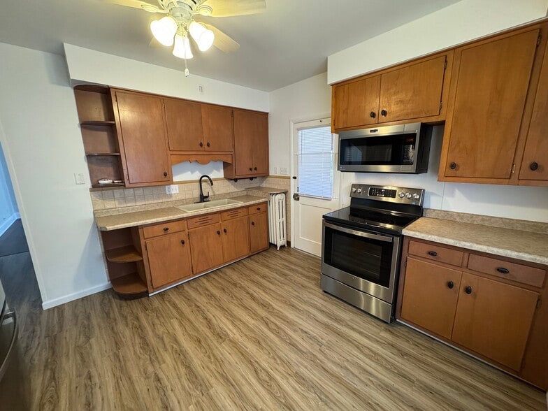 Building Photo - 1210 S Cornelia St