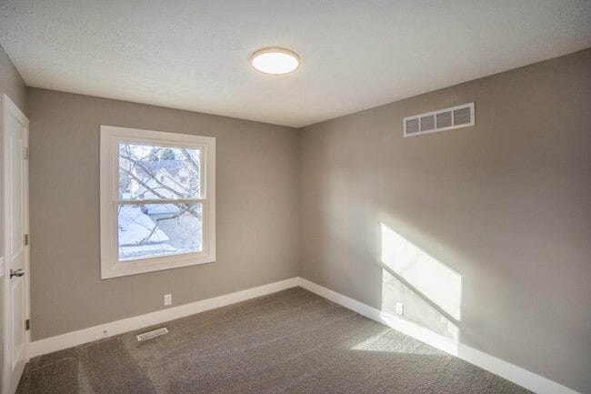 Building Photo - 12713 Ridgeview Cir