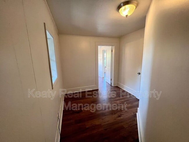 Building Photo - 503 Southdown Pl