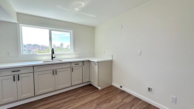 Building Photo - 1413 Ala Iolani St