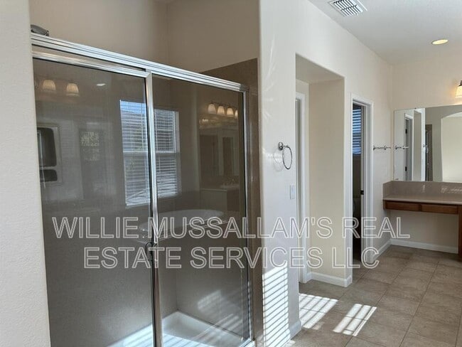 Building Photo - 604 W Sombra Way