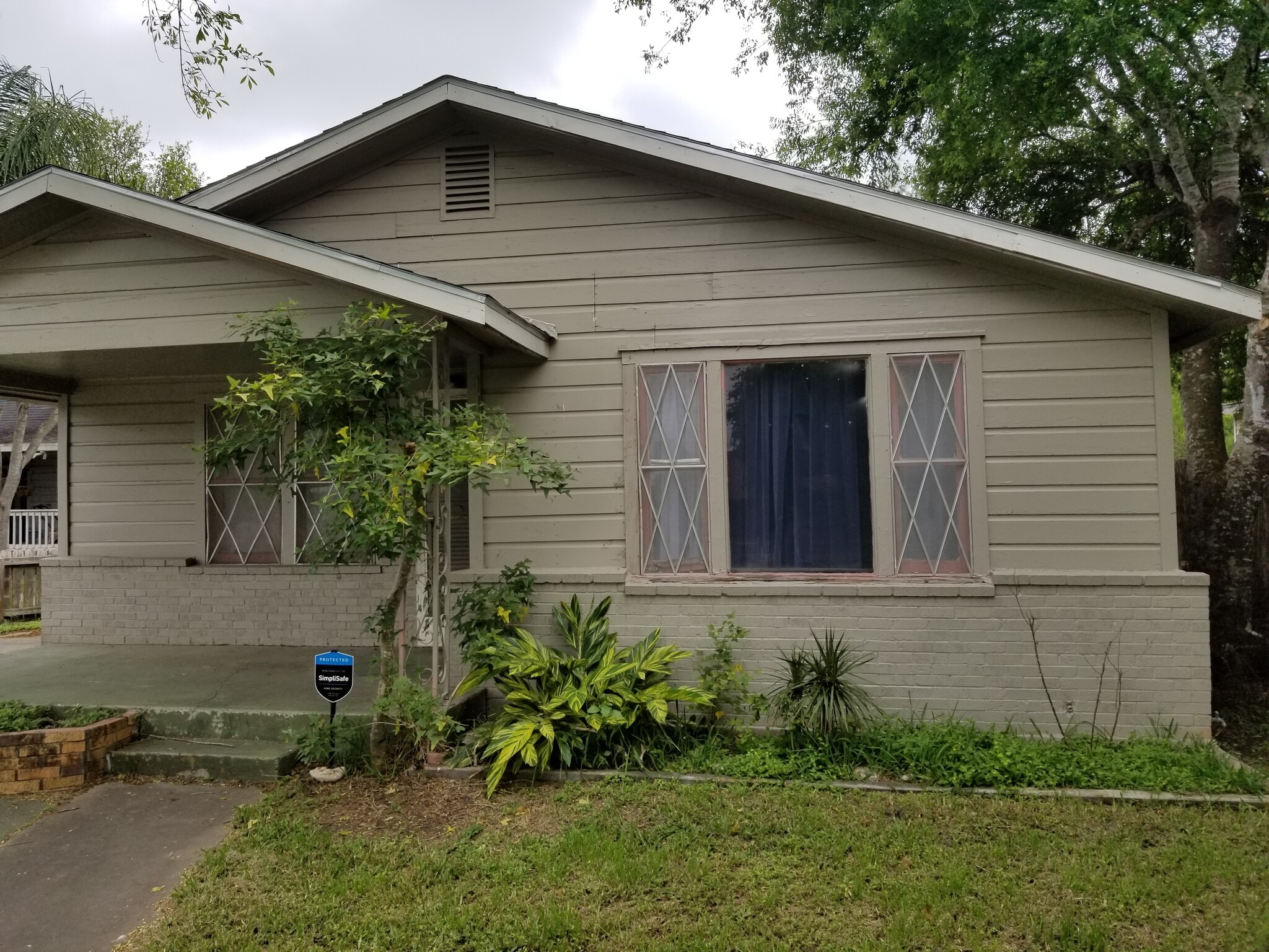 Building Photo - 1117 E Nettie Ave