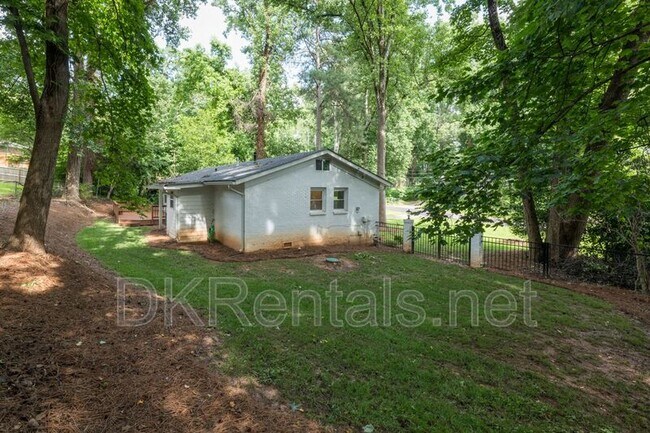 Building Photo - 83 Lucia Dr SE