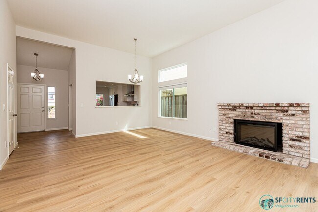 Building Photo - Pacifica: Newly Renovated Single Family Ho...