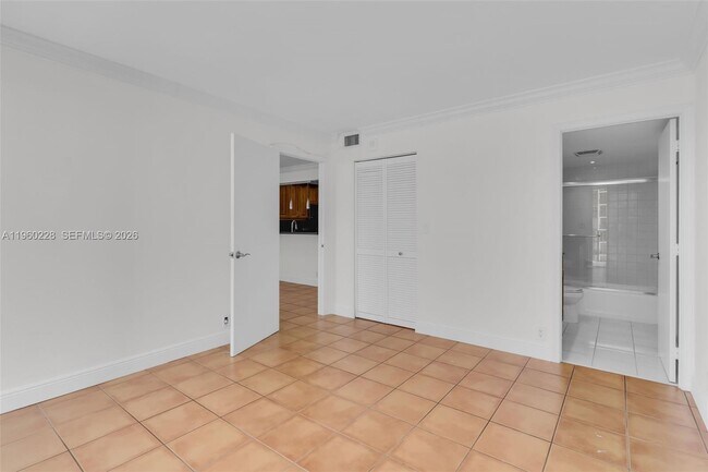 Building Photo - 1901 Brickell Ave