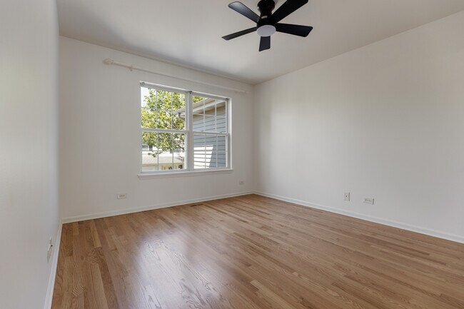 Building Photo - 1113 Orleans Dr