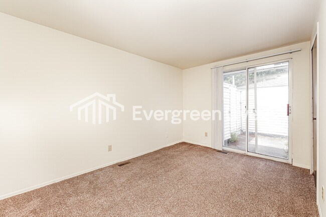 Building Photo - 5841 Troy Villa Blvd