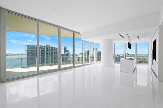 Building Photo - 300 Biscayne Blvd Way