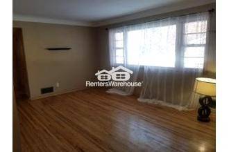 Building Photo - 984 Shryer Ave W