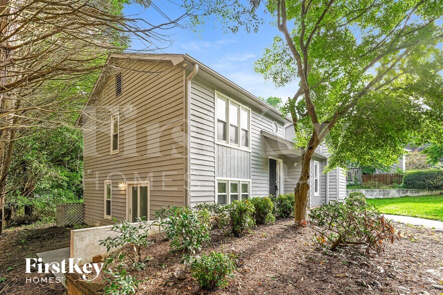 Building Photo - 137 Carrisbrooke Ln