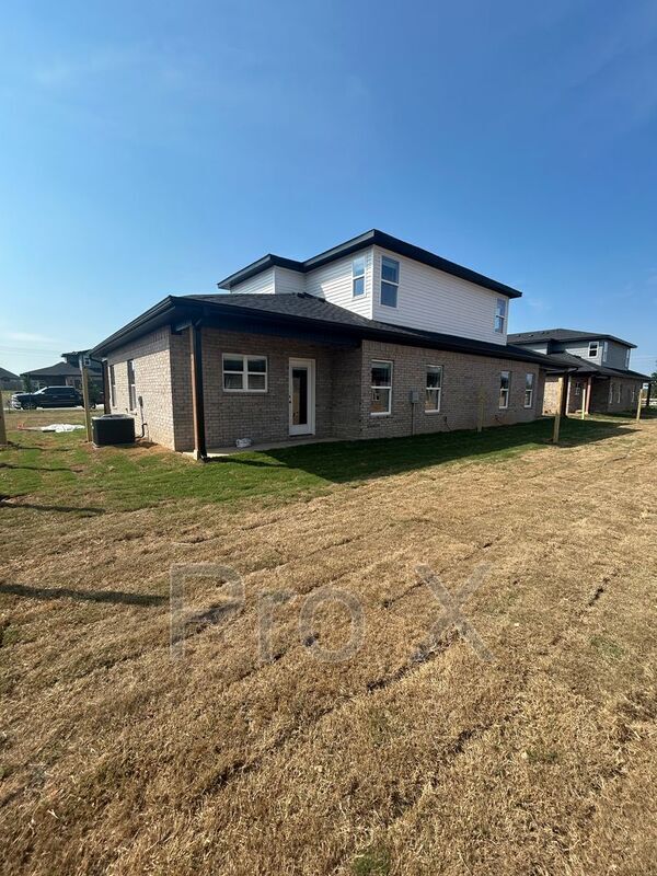 Building Photo - 621 Cosmos St