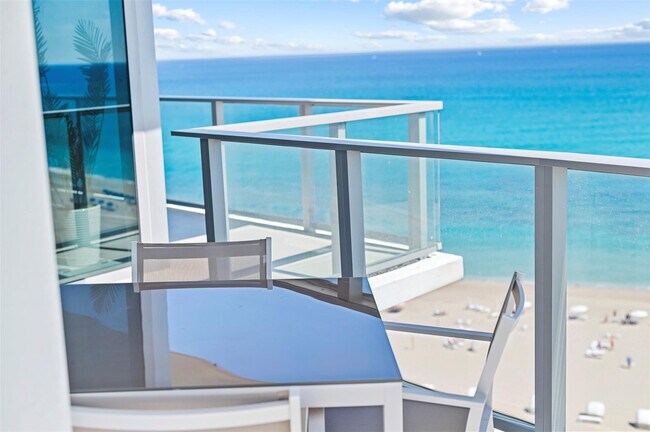 Building Photo - 3100 N Ocean Dr