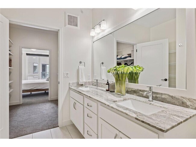 Building Photo - 12610 Ridgedale Dr