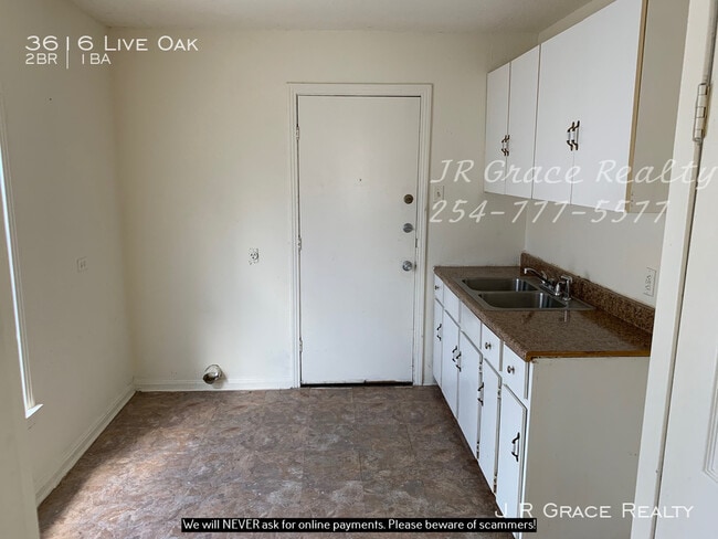 Building Photo - 3616 Live Oak