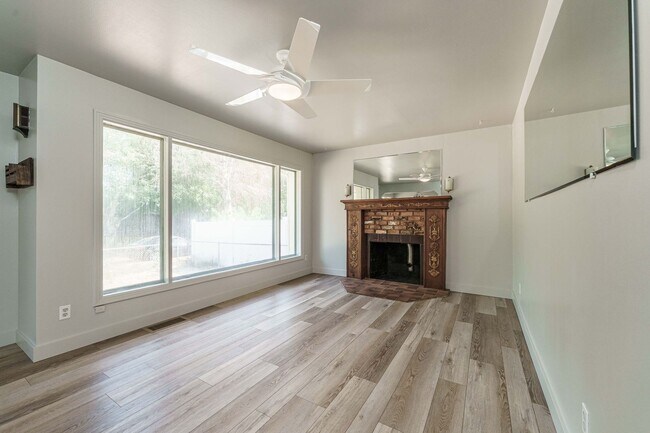 Building Photo - MOVE IN SPECIAL - Charming 1950’s Two-Bedroom with Character & Shared Outdoor Space