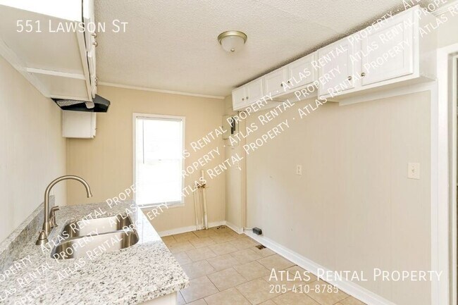 Building Photo - 551 Lawson St