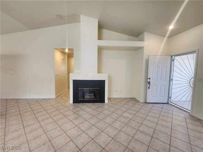 Building Photo - 1405 Iron Springs Dr