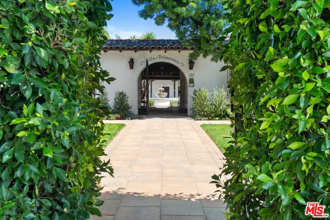 Building Photo - 1308 N Harper Ave