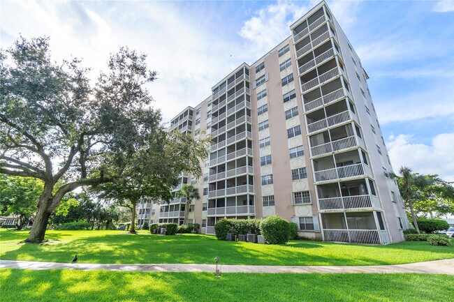 Building Photo - 9101 W Sample Rd