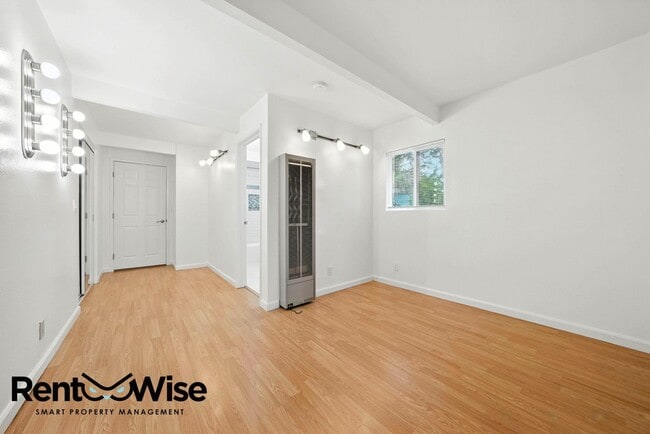 Building Photo - 2170 Clayton Dr