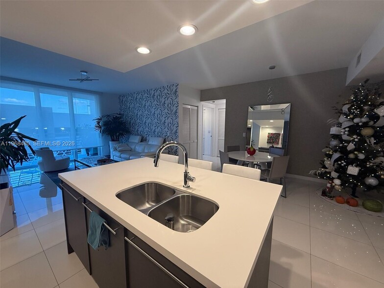 Building Photo - 7661 NW 107th Ave