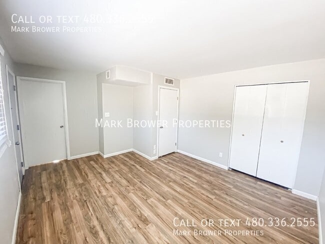 Building Photo - 1519 E Laguna Dr
