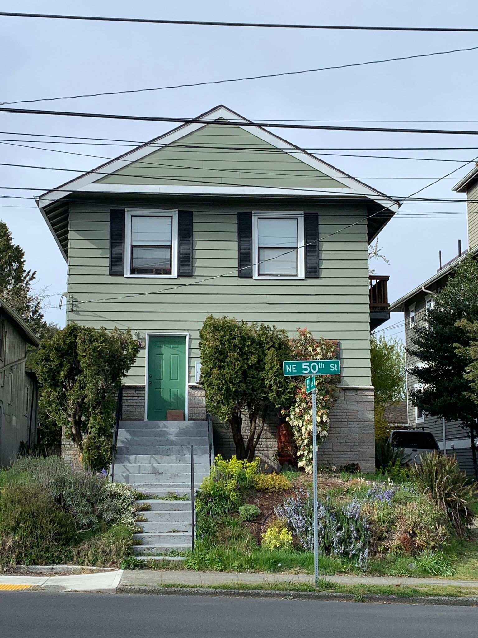 Building Photo - 334 NE 50th St