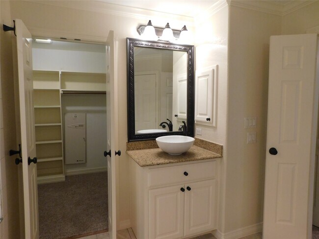 Building Photo - 4333 Lake Run Dr