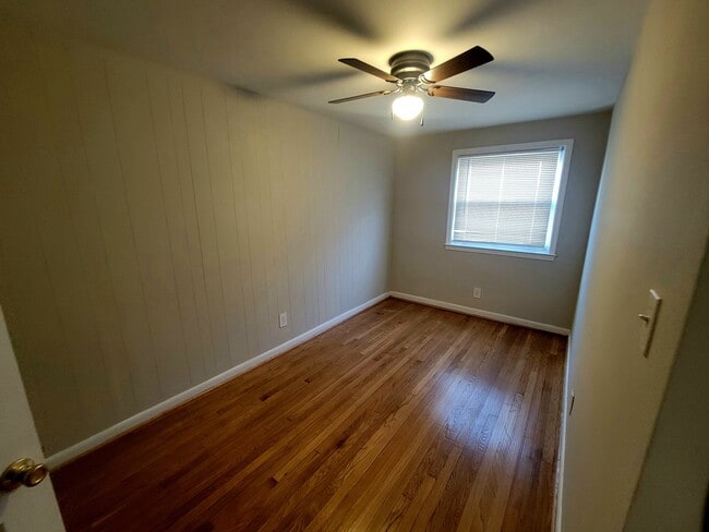 Building Photo - 2224 Graythorn Rd