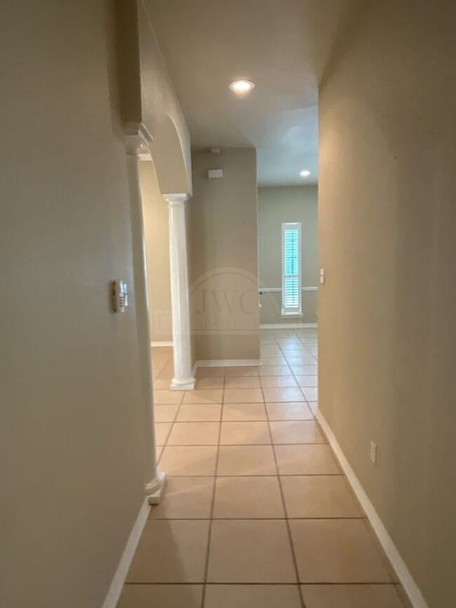 Building Photo - 808 Danny Cir