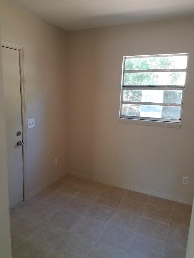 Building Photo - 1222 Dewey Ave