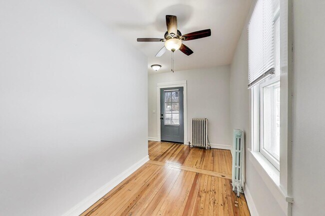 Building Photo - 1638 Oakwood Ave
