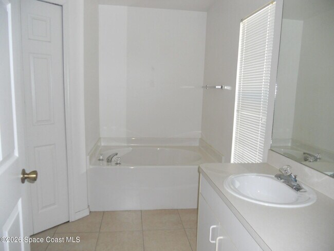 Building Photo - 540 Benton Dr
