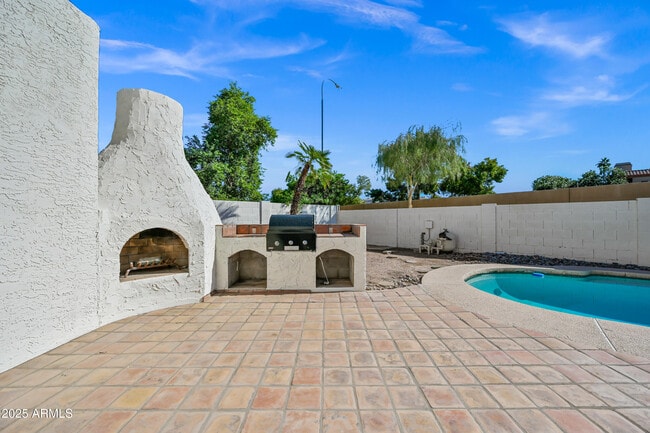 Building Photo - 7725 E Rovey Ave