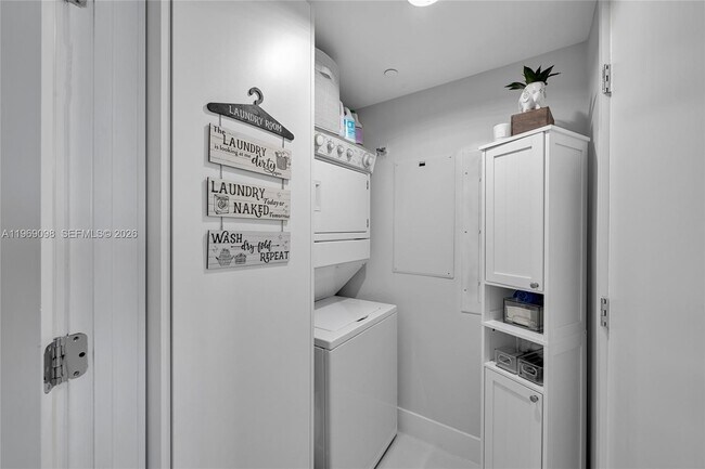 Building Photo - 1800 S Ocean Dr