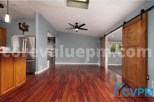Building Photo - 7425 Hickory Ln