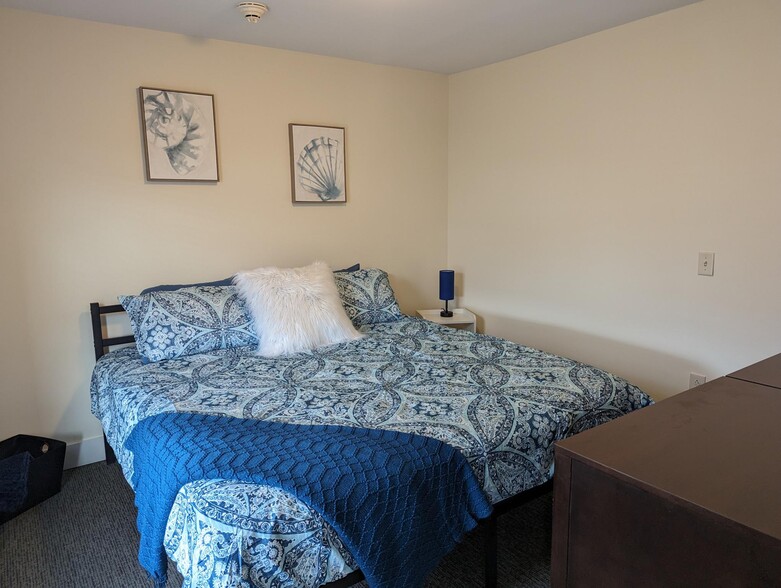 King One Bedroom - Copper Beech Commons