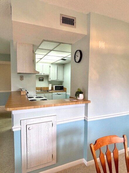 Building Photo - 1805 Fairview Villas Dr